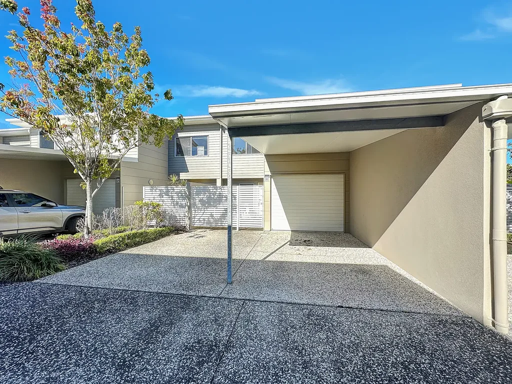 Freshly Updated Townhouse in a Prime Mountain Creek Location