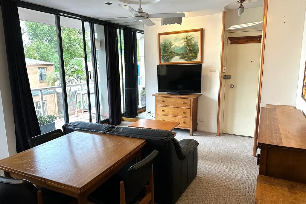 Fully Furnished Apartment Balcony - Parking Optional