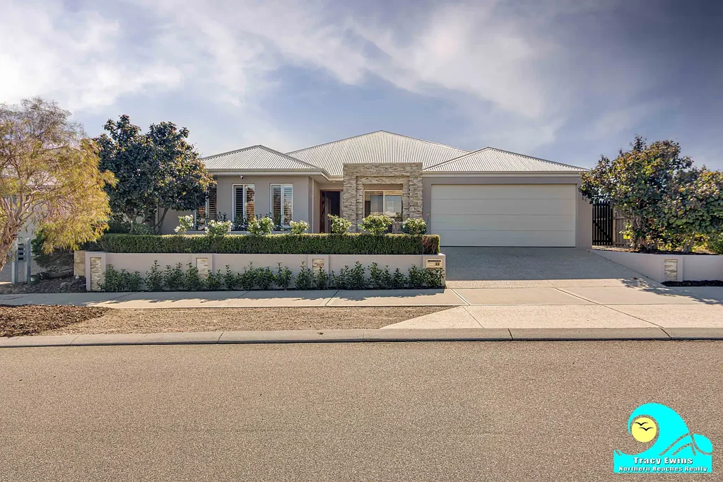 Yanchep 4침실 YOU’D BE FORGIVEN FOR THINKING THIS IS BRAND NEW! IMMACULATE 4 BEDROOM, 2.5 BATHROOM HOME ON 563M2 WITH A POOL!