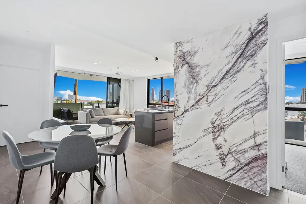 Surfers Paradise 3房  New to the market!!