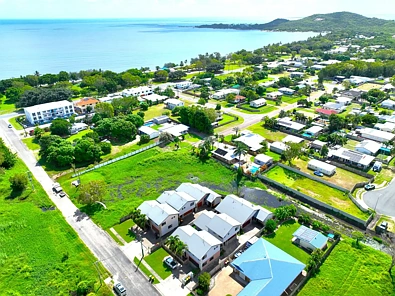 Bowen 3Habitaciones QUALITY TOWNHOUSE, ONE BLOCK TO THE BEACH
