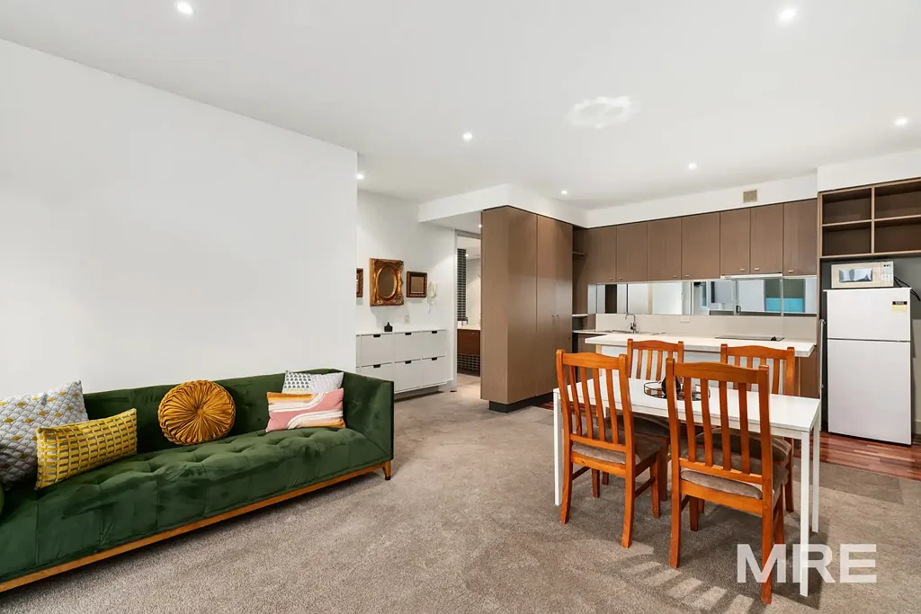 Fully furnished close to everything