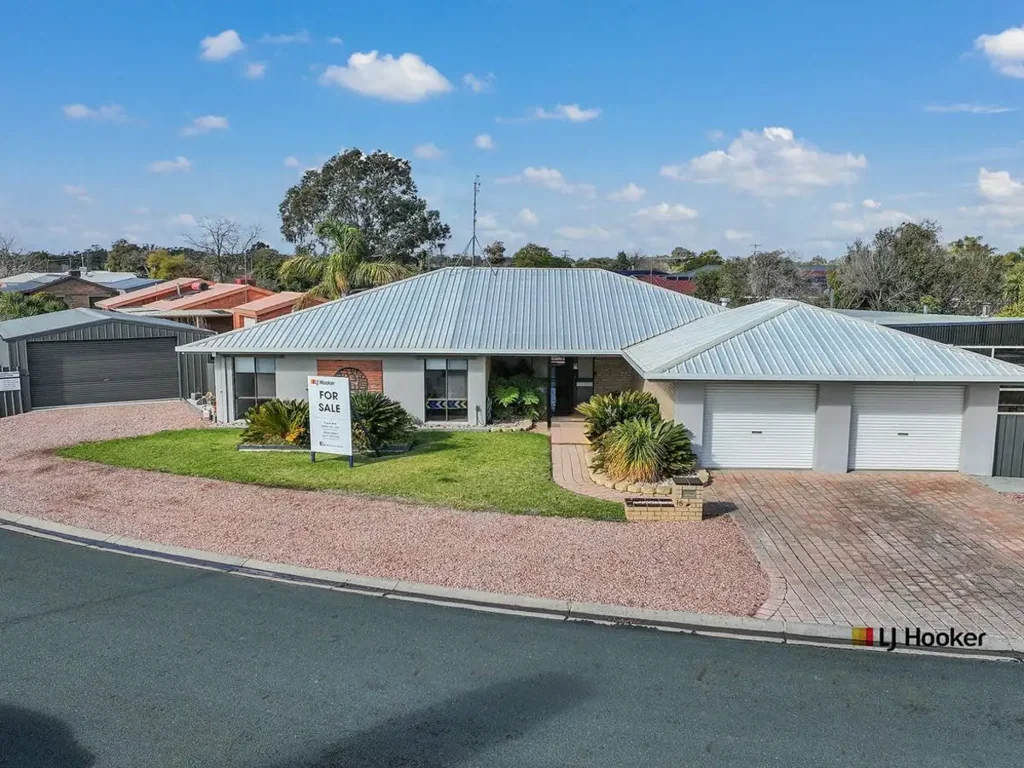 Ideal Family Home with Pool, Shed & Loads of Parking