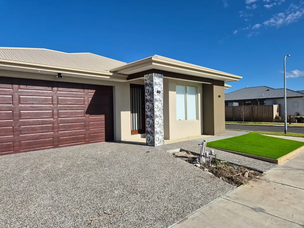 Modern 4-Bedroom Family Home for Rent in Mickleham