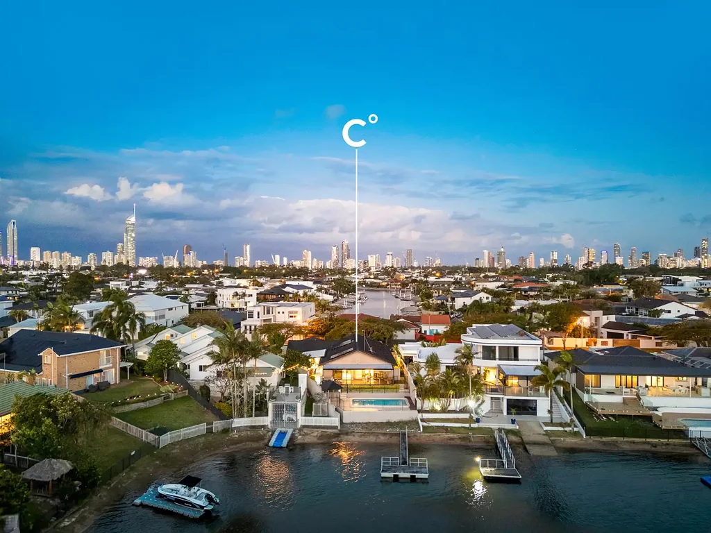 Bundall 4कमरा Elegant Style, Exclusive Location and an Enviable Waterfront Lifestyle