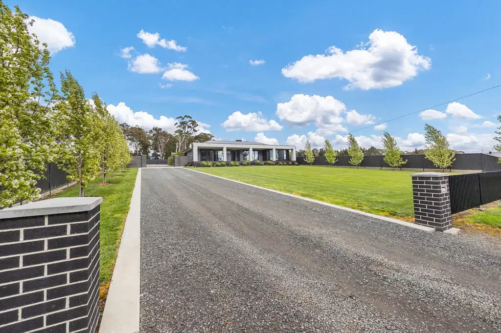 Brown Hill 4 Bedroom Family Entertainer with Pool, Shed, and Modern Luxury in Brown Hill