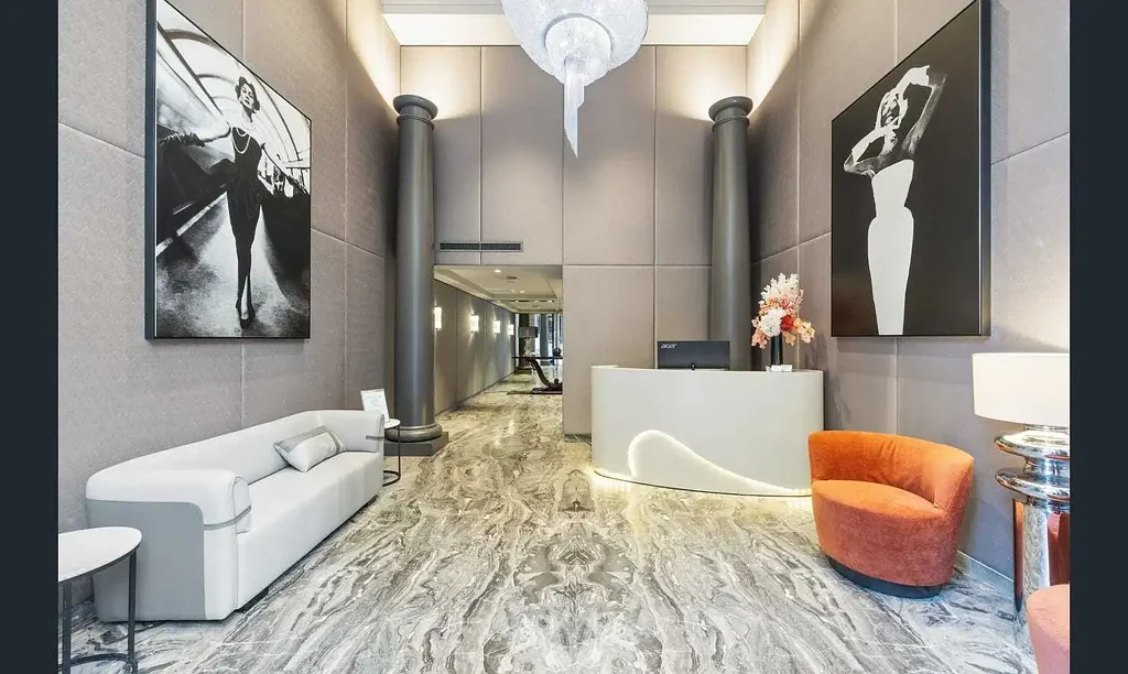 MODERN FURNISHED APARTMENT IN THE HEART OF THE CBD & CIRCULAR QUAY