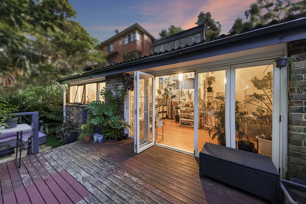 Northbridge 3Kwarto Prime Northbridge Landholding with Renovation or Rebuild Potential