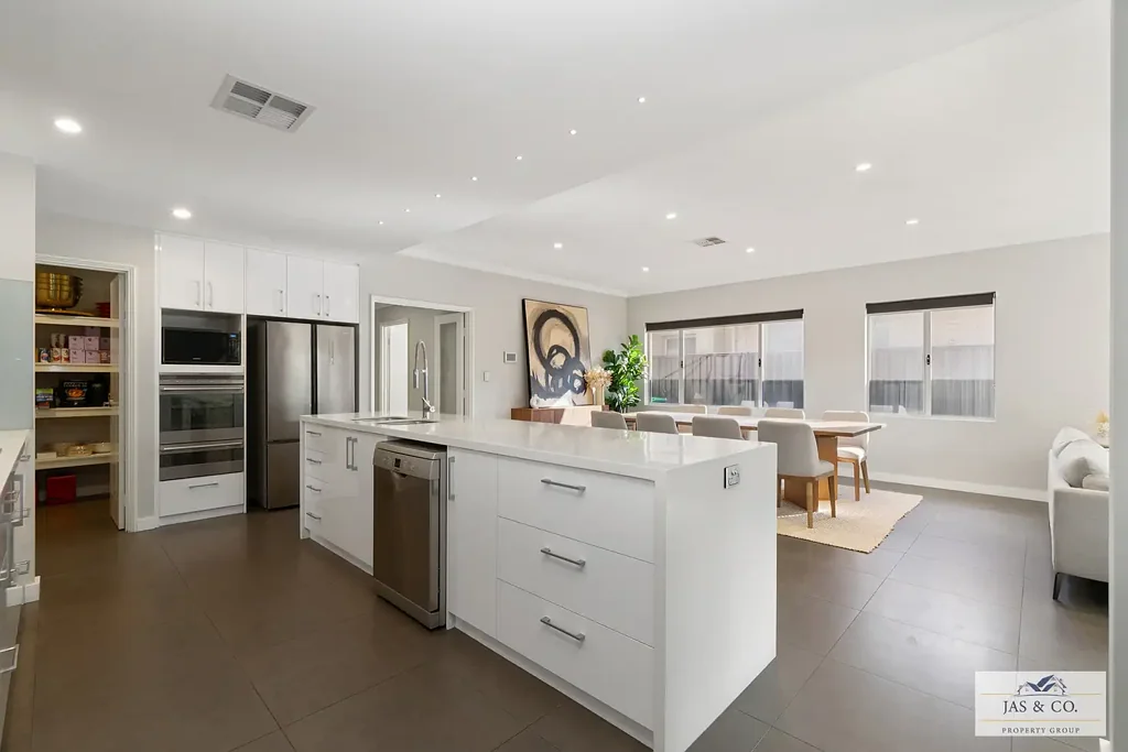 Landsdale 5બેડરૂમ Expansive Five-Bedroom Family Living with Theatre & Activity Room