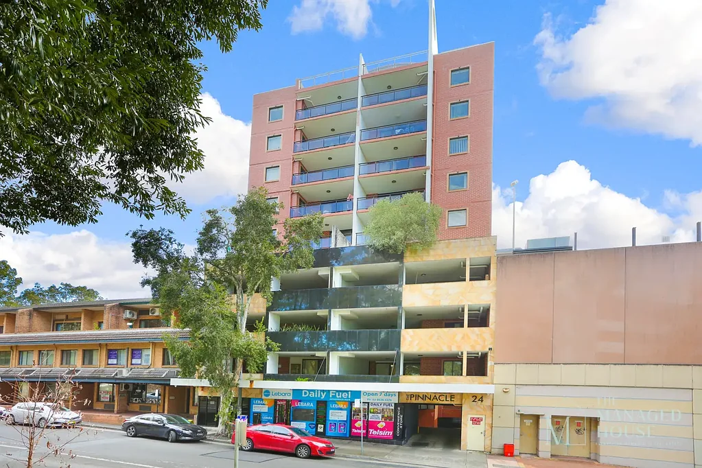 Walk to Westfields - 2 Bed 2 Bath