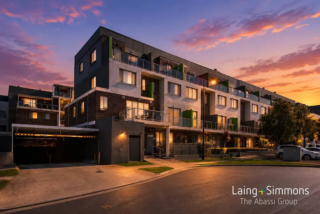 Ropes Crossing 3 Bedroom Spacious Dual Level Apartment In The Heart Of Ropes Crossing