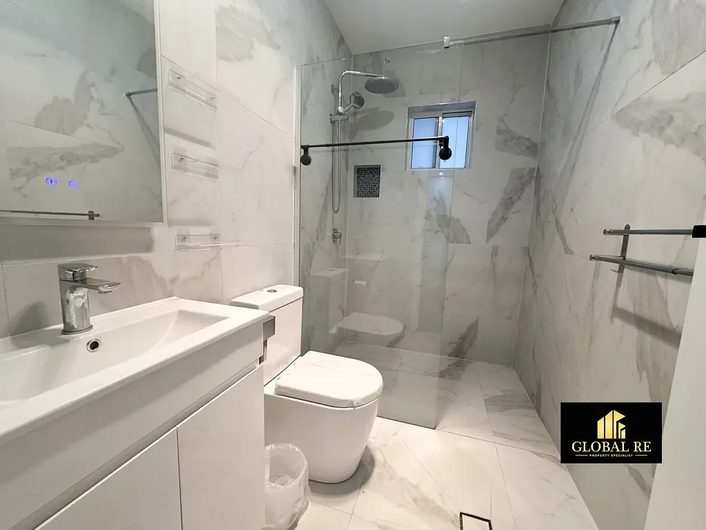 Brand New 1 Bedroom Granny Flat In Prime Location Of Lurnea