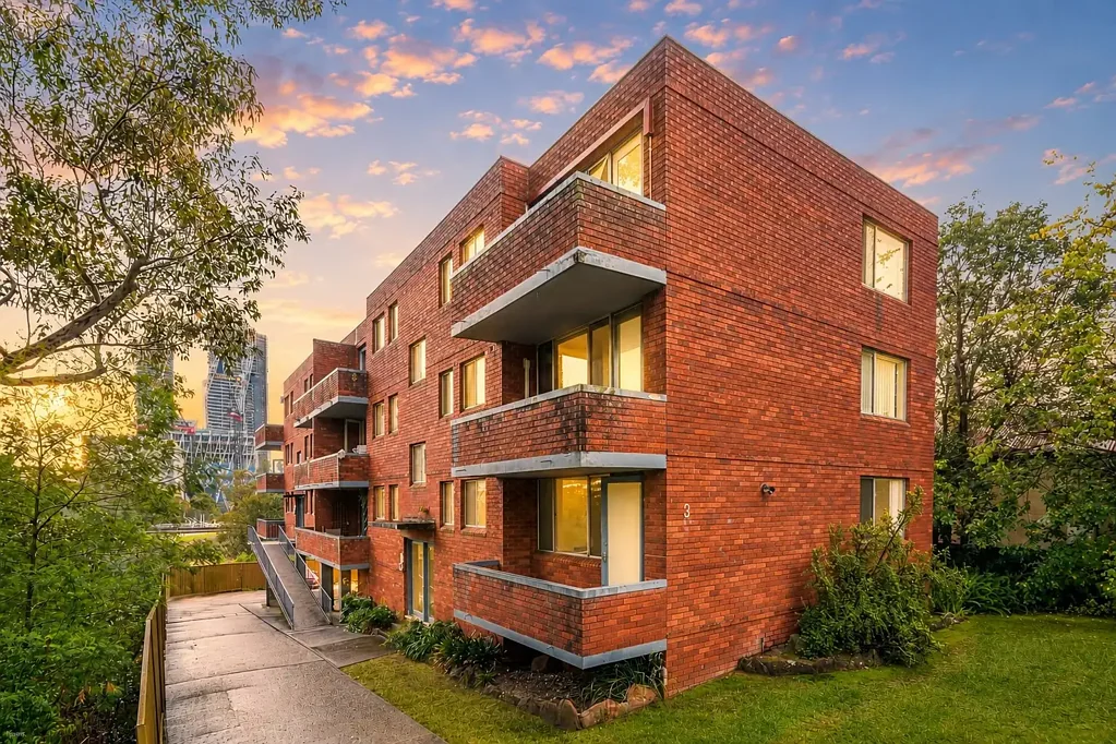 Parramatta 2chambre Refreshed Riverside Apartment In Prime Parramatta Location