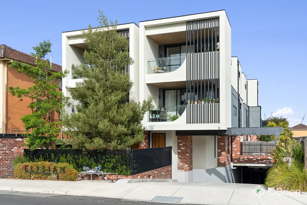 West Footscray 3房 回收砖设计独特 私密绿植屏障 时尚现代厨房 高端Bosch电器 开放式起居空间 主卧专属阳台 卓越标准装修 地铁公交便捷 A Bold Statement in Design & Lifestyle!