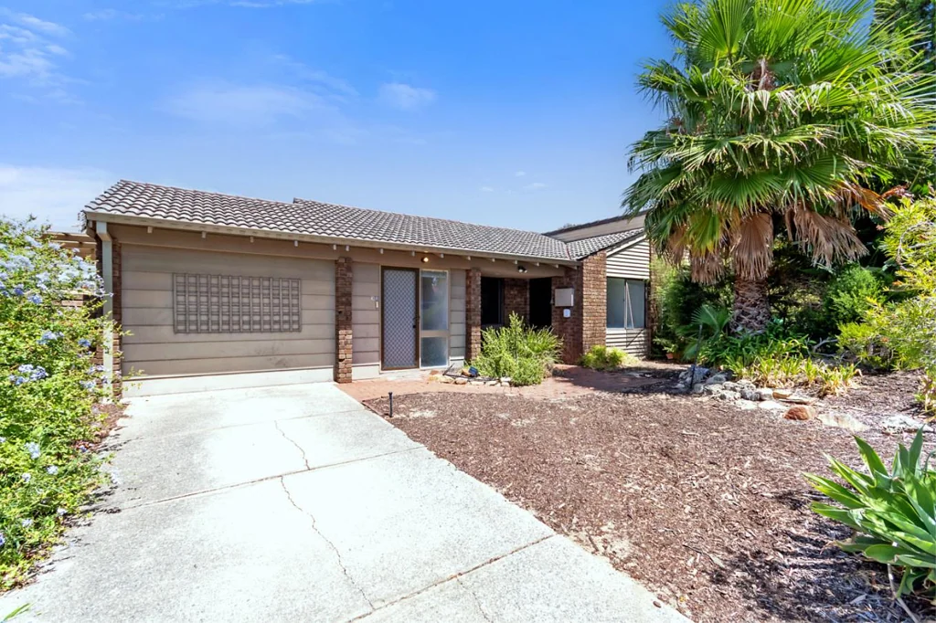 Duncraig 5Moenga 2 HOMES IN 1 - IDEAL FOR EXTENDED FAMILIES