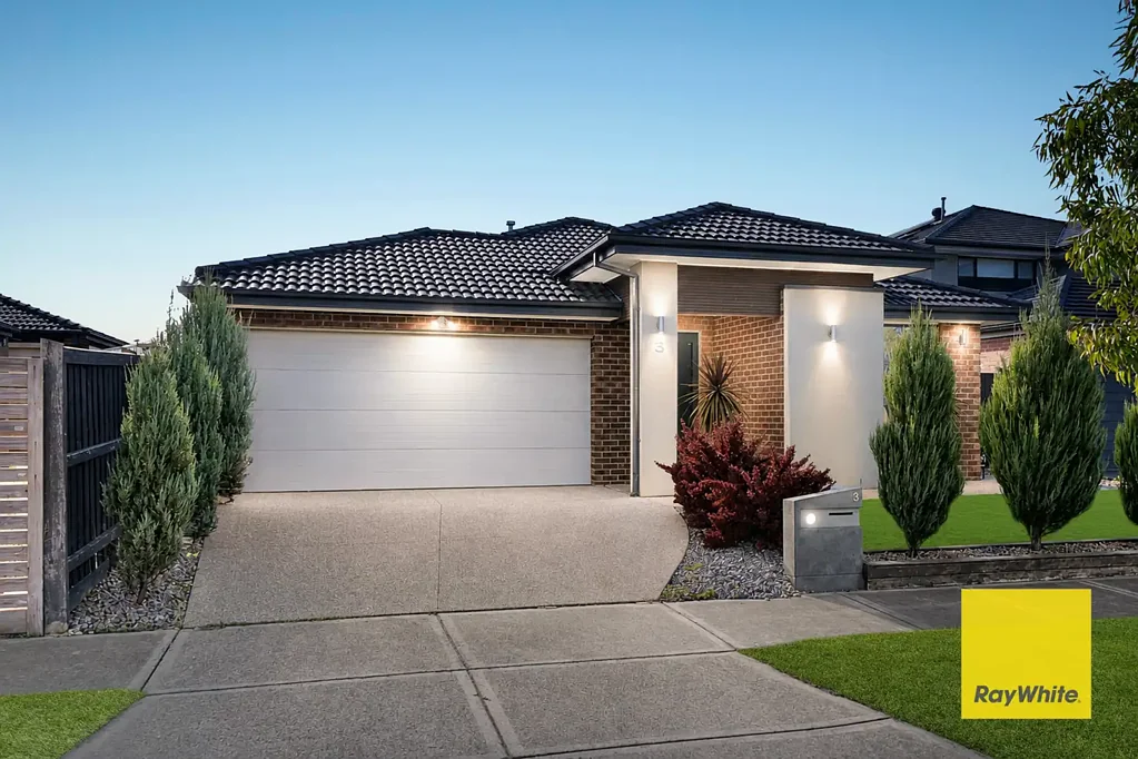 Wyndham Vale 4 Bedroom Upcoming Mackillop College | Stylish Metricon Home