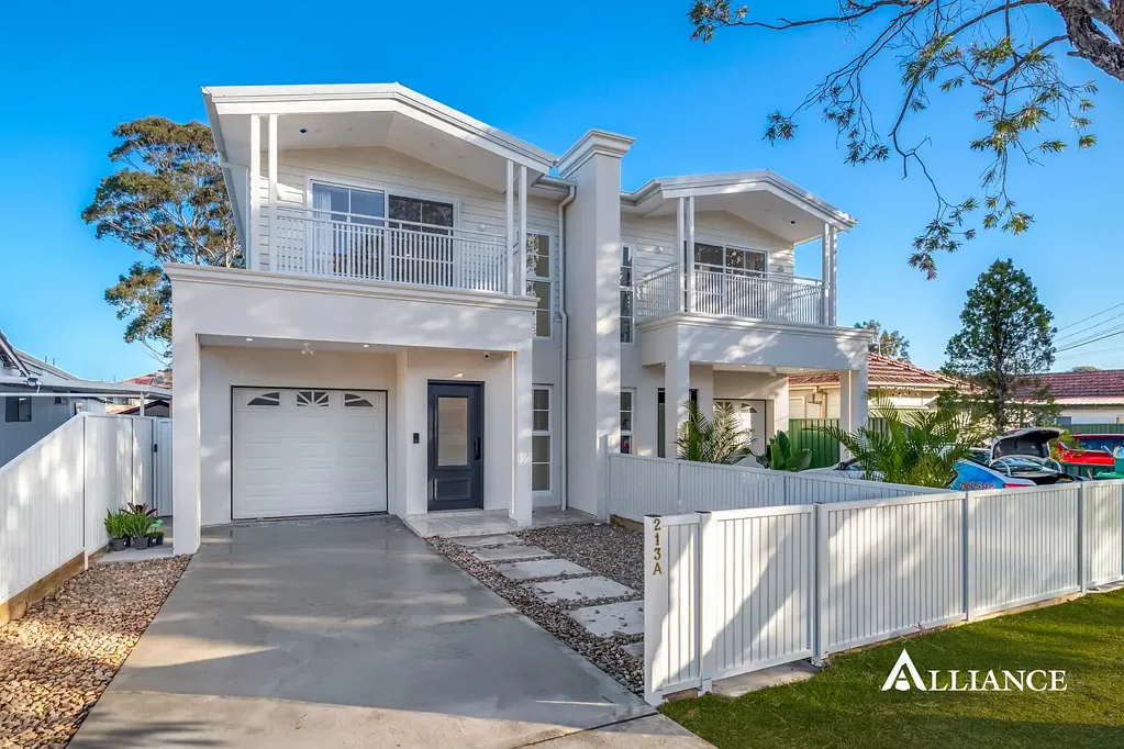 STUNNING BRAND NEW 5 BEDROOM 4 BATHROOM DUPLEX