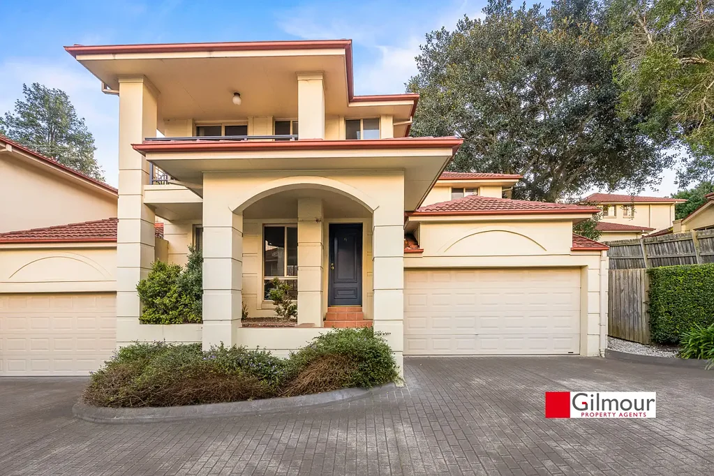 Baulkham Hills 3Phòng ngủ Spacious Townhouse Offering Outstanding Potential
