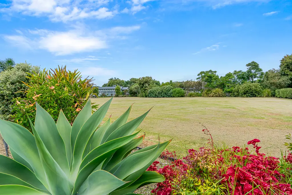 8 & 10 Edgewater Place, Matapouri, Whangarei, Northland