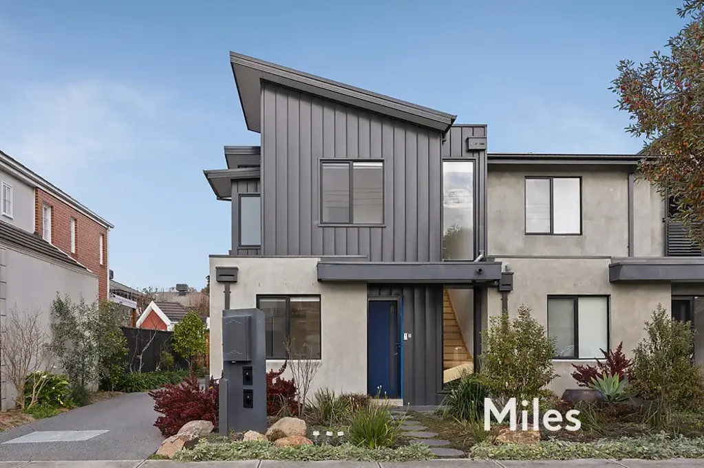 PERFECTLY POSITIONED TOWNHOUSE LIVING