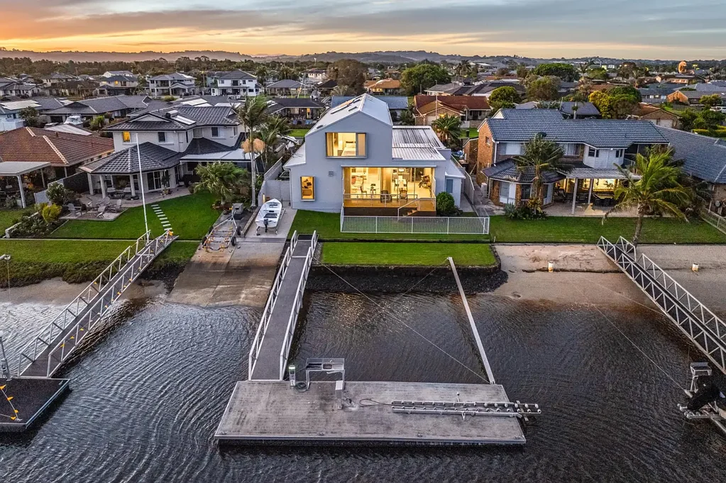West Ballina 4房  Luxury Waterfront Living with Every Dream Feature