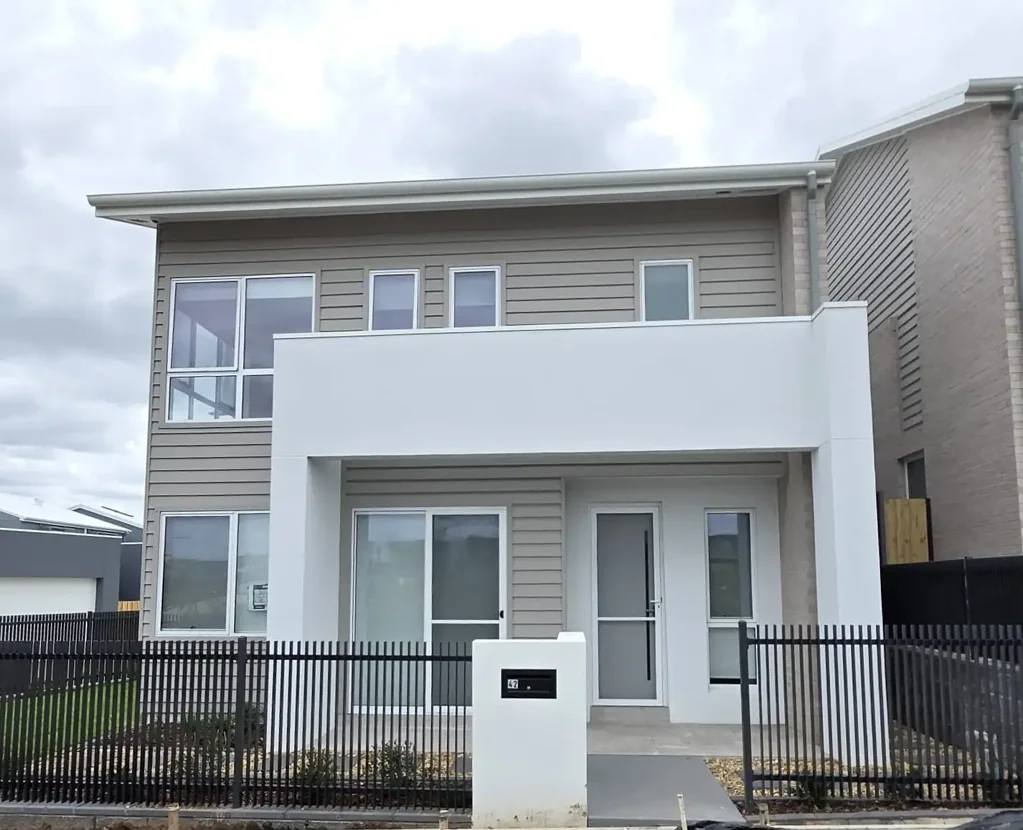 Oran Park 3ห้องนอน Architecturally Designed- Near Completion Home in Oran Park- Only 5% Deposit on Exchange!