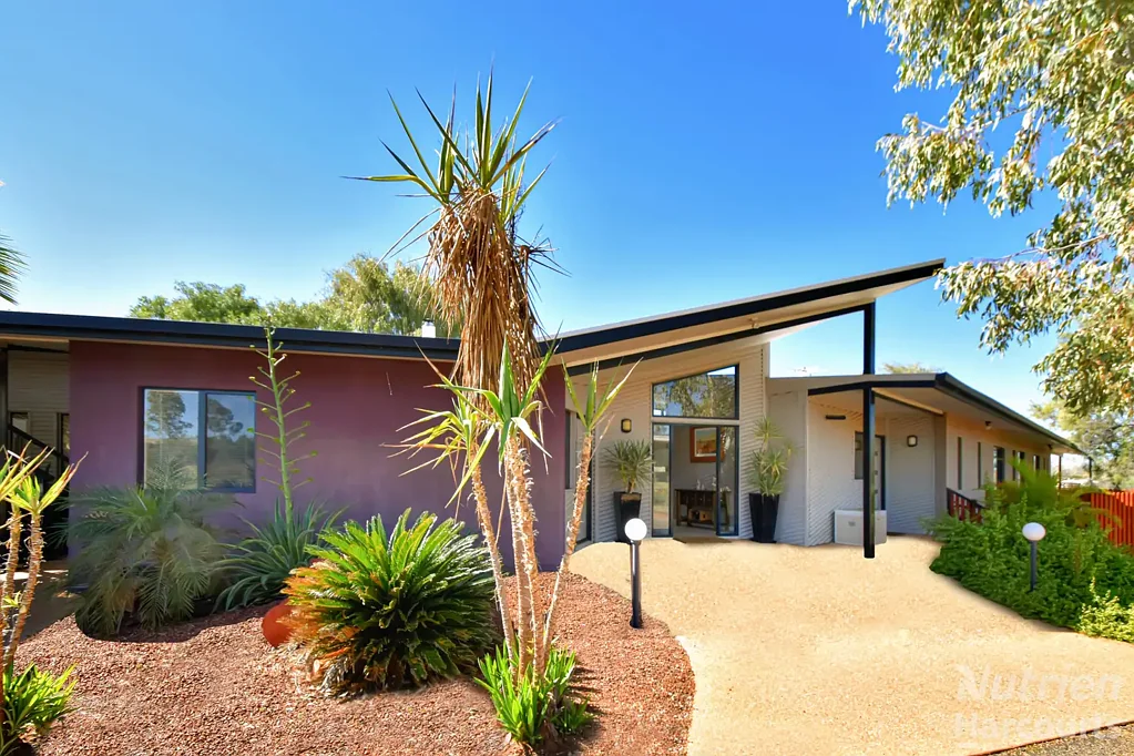 Connellan 5Zimmer Architecturally Designed Homestead!