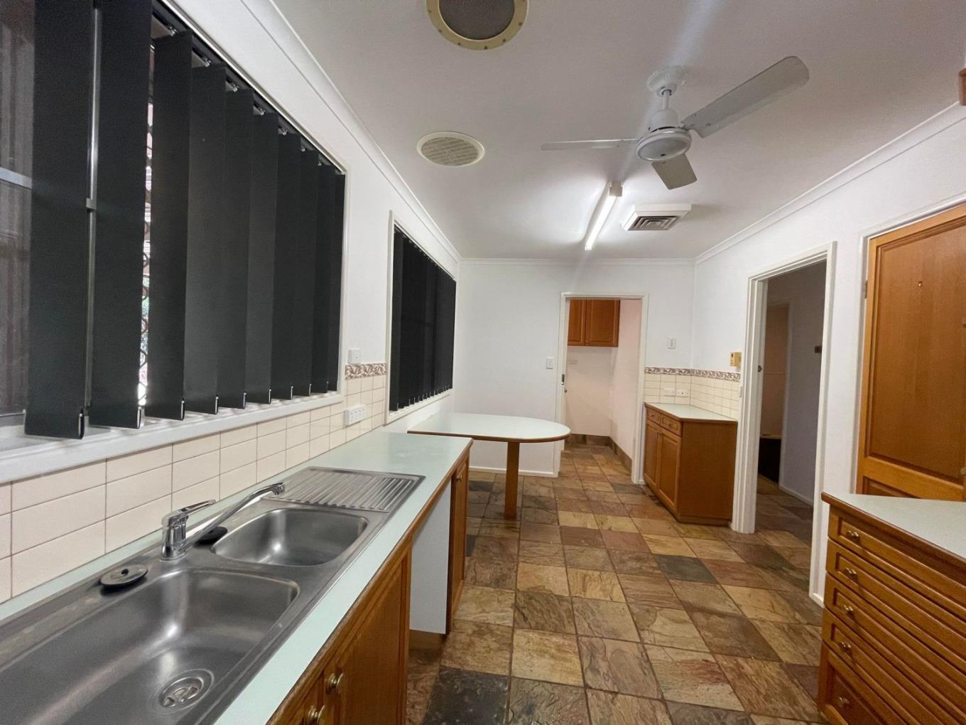 2 ASHBURTON CR, DAMPIER WA 6713, 0 habitaciones, 0 baños, House