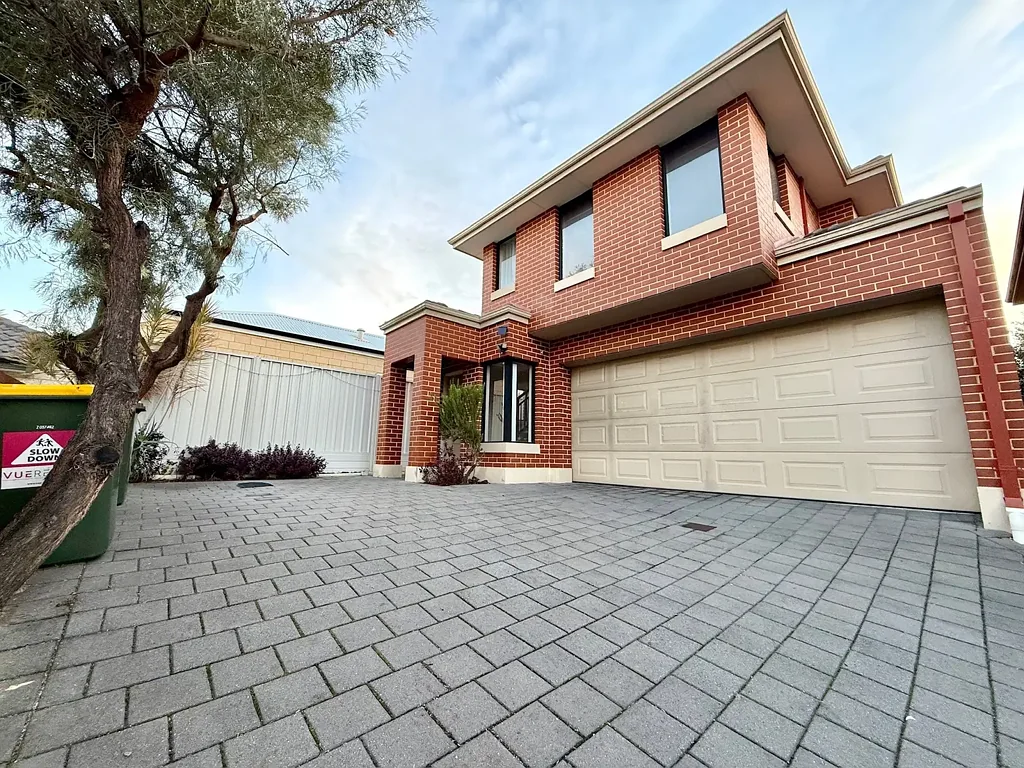 Private & Peaceful Townhouse Hideaway In Prime Location