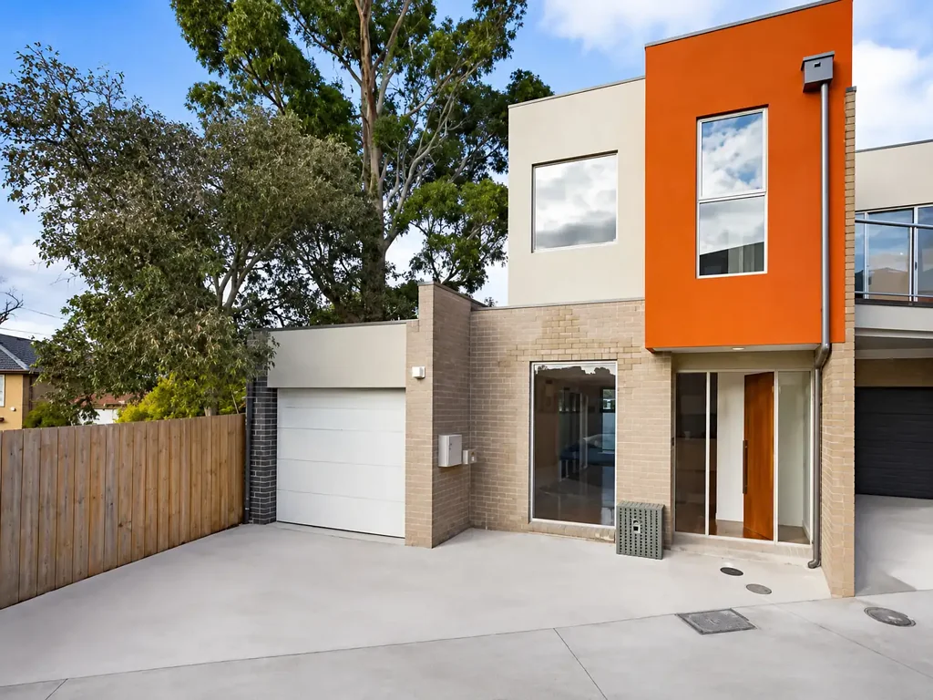 STUNNING TOWNHOUSE in a PARKSIDE LOCATION!