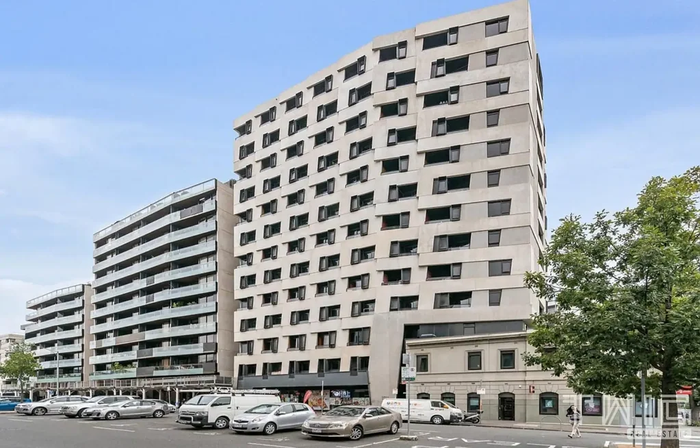 Carlton 1房 优越地段卡尔顿区 海滨视野开阔 高品质家具公寓 顶级厨电配备 空调暖气书房 私家阳台 步达墨尔本大学 电车站旁 投资首选！ Blue-Chip Investment Opportunity in High-Demand Student Accommodation Area