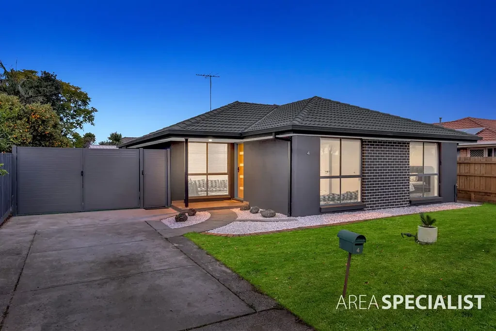 Spacious Family Living in a Quiet Court Location!