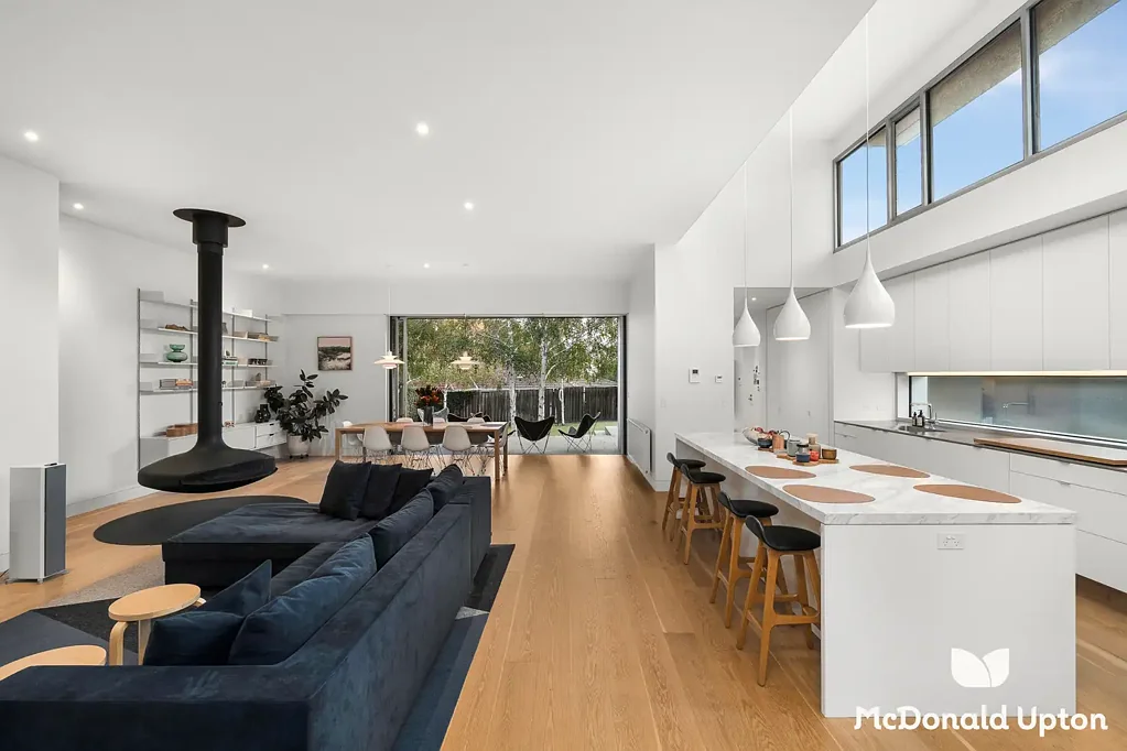 Essendon 4कमरा Modest Exterior Prefaces Luxury Executive Home