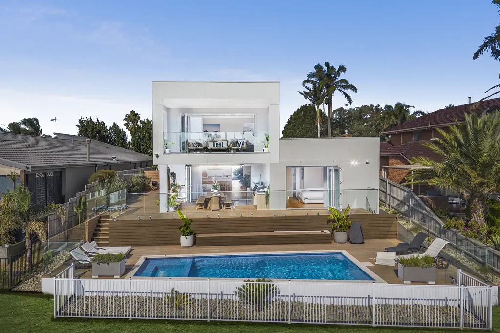 Patterson Lakes 6ห้องนอน Absolute Waterfront Luxury with Smart Home Automation & Resort-Style Pool & Entertaining on 785.87m2 approx.