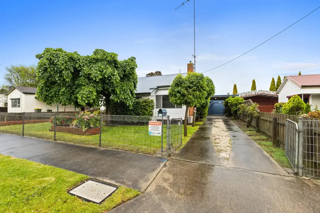 Three Bedrooms In Sought After Location