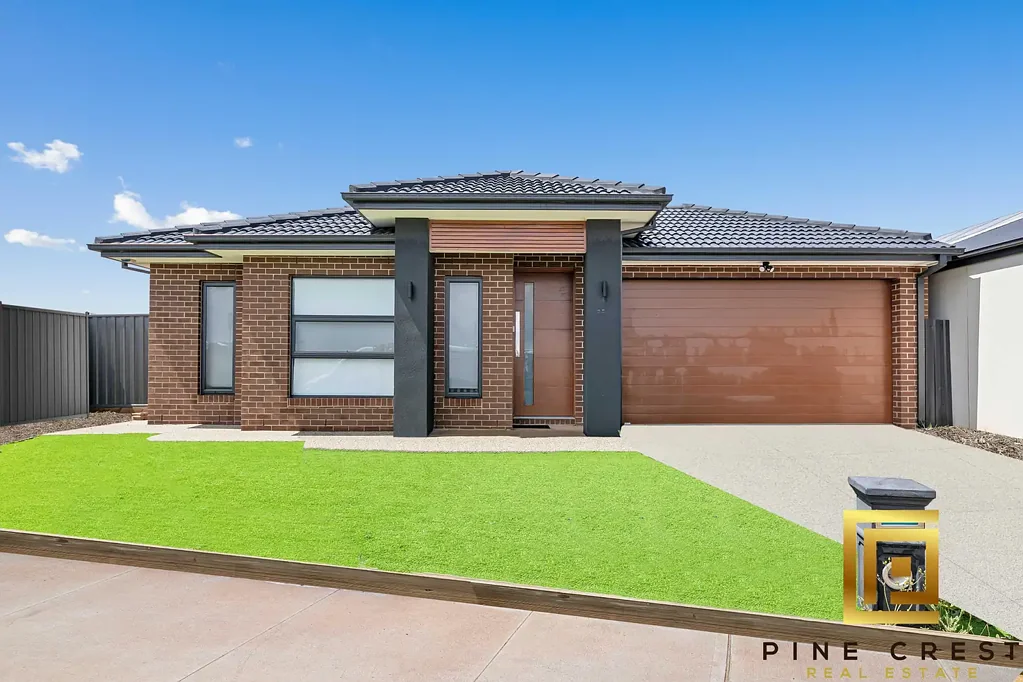 Wyndham Vale 4房 步行至Riverbend小学 宽敞四卧主卧套 燃气厨房石材岛台 开放式起居区 双车库前后景观 Walk to School and Shopping Centre