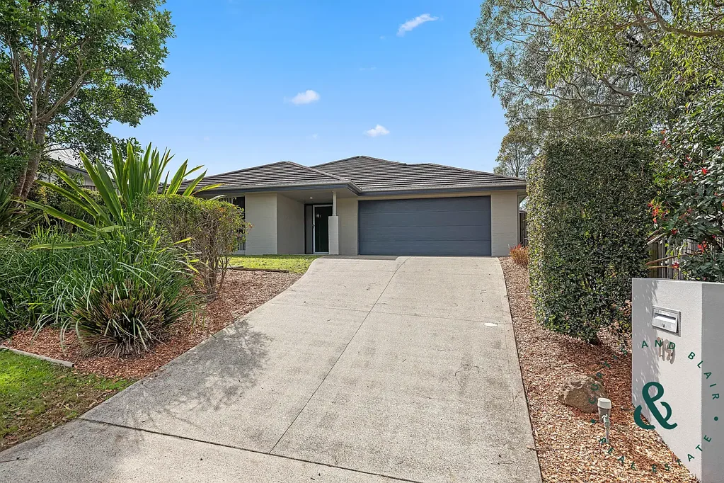 Medowie 4 Slaapkamer Lovely Family Home with Leafy Outlook & Lush Surrounds