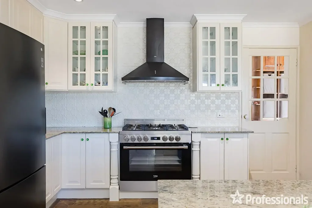 4 Bunter Court, Leeming, WA 6149