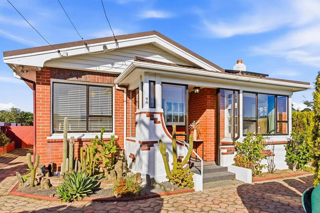 Saint Kilda 3房  Three car garaging, plus large recreation room