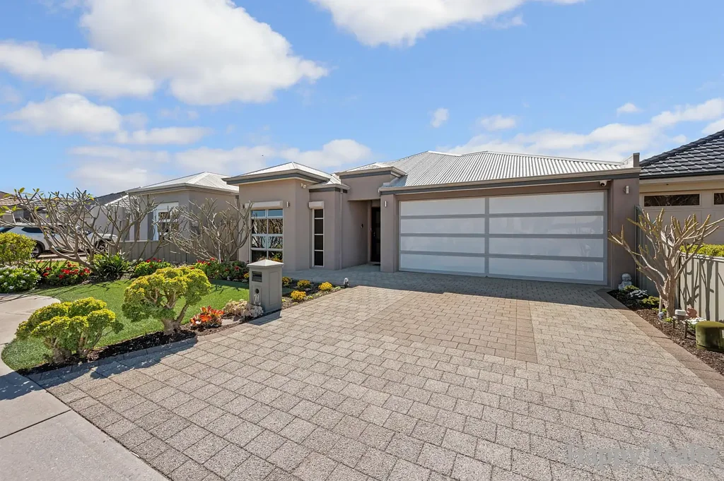 Canning Vale 4房  Spacious 4x2 with High Ceilings & Multiple Living Areas