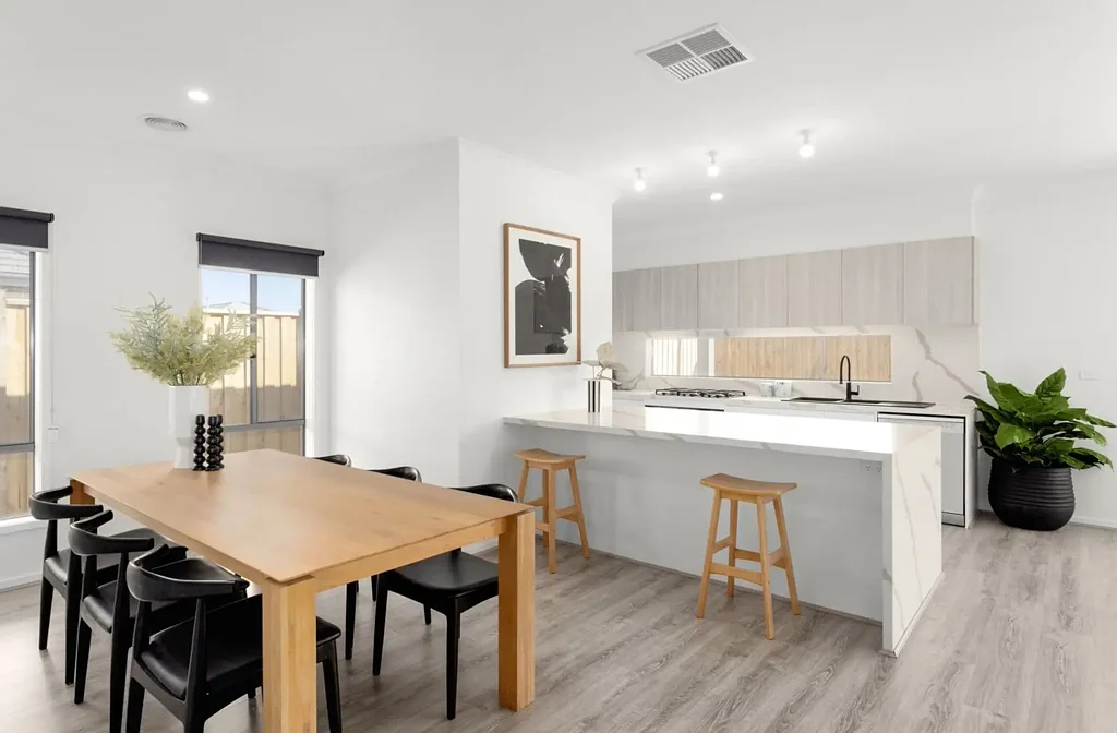 Clyde North 3 Bedroom Titled block and Fixed Pricing