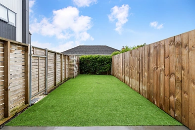 Modern 2022 built 2 bed, 2 bath with carpark