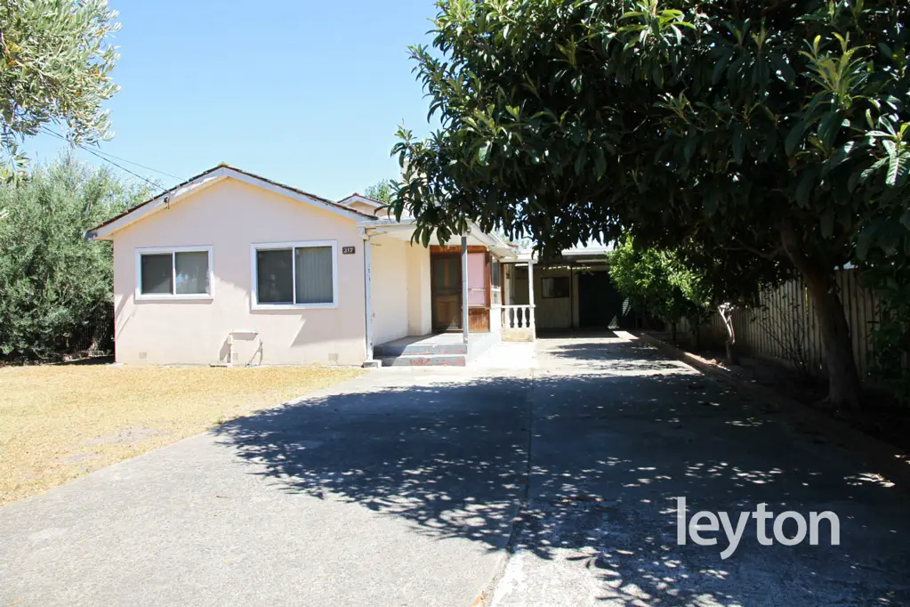 Clayton South 3房  A wonderful opportunity to rebuild your dream home or to develop!