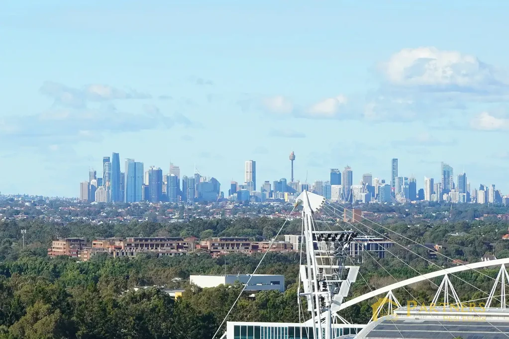 Lidcombe 2房 城市景观两卧室公寓带书房休憩区，距奥林匹克公园仅数步之遥 City Views Two-Bedroom with Study Retreat Steps From Olympic Park