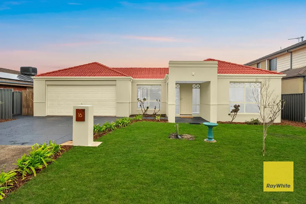 Caroline Springs 5ਬੈੱਡਰੂਮ North-Facing, Park-Facing Home in Caroline Springs