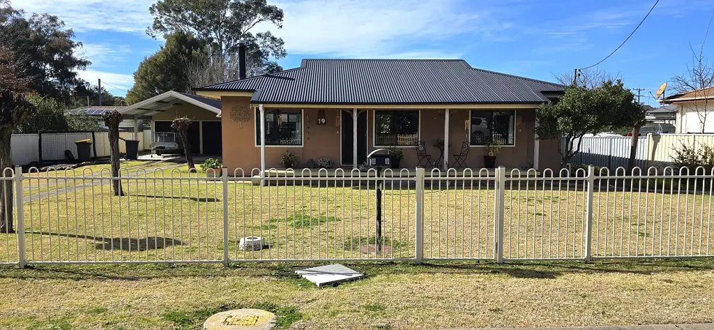 Coonabarabran 3 Bedroom Set and Forget - Tenanted 3 bed home !
