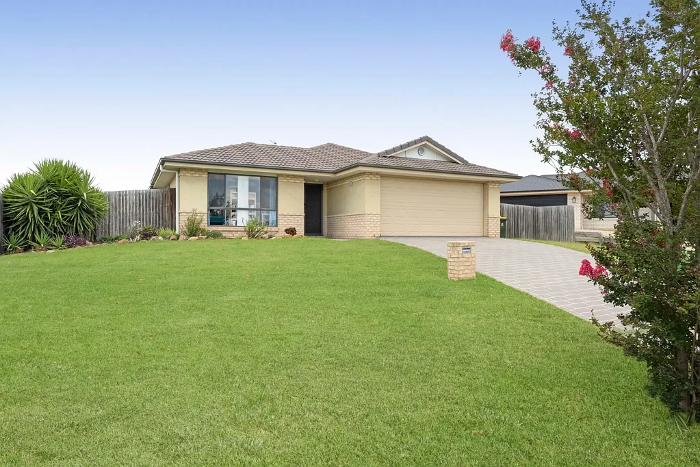 Rosenthal Heights 4chambre Embrace the Warmth of Home and the Thrill of Adventure at 5 Sharon Drive