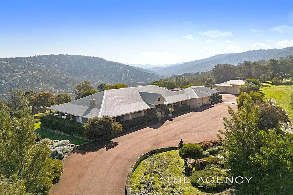 Brigadoon 5ห้องนอน Be King Of The Hill - Exquisite Federation Residence & Granny Flat on 11 Acres & Stunning Views