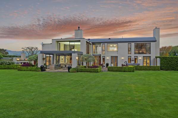Prebbleton  'Meadowgreen'- Country elegance, city convenience