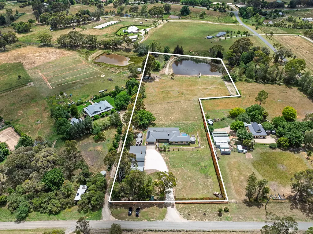 Osbornes Flat  The Ultimate Lifestyle Property